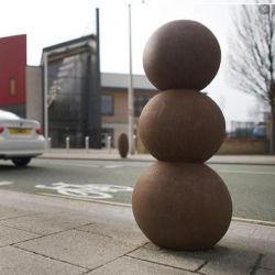Antony Gormley Bollard Snowman